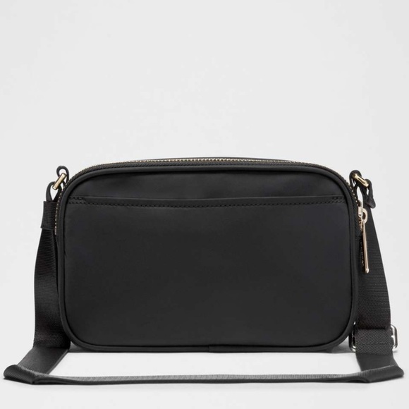 Lululemon Crossbody Camera Bag 2L in Black / Silver - Picture 8 of 15